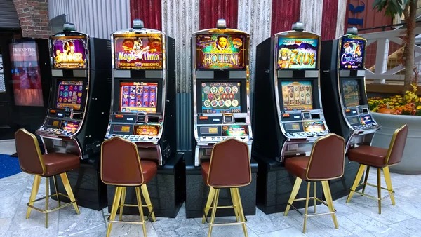 crot4d Featured Games menu on mobile phone showing slot titles
