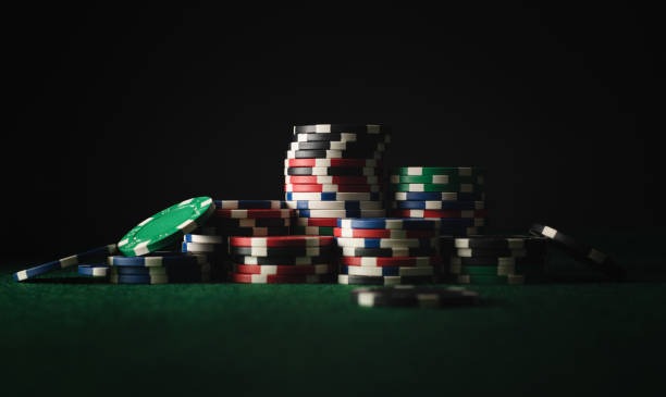 Live roulette table with dealer and multi-camera view on crot4d